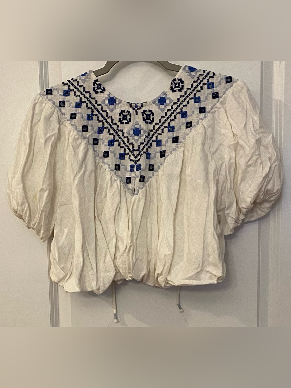 Free People Joni Cropped Peasant Top Sz XS Ivory w/Blue Embroidery Boho - Picture 8 of 13
